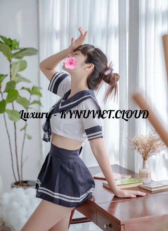co-hoc-sinh-thuy-tien-dang-yeu-nong-bong-ngot-nuoc-danh-tang-ae-1668087-original.jpg