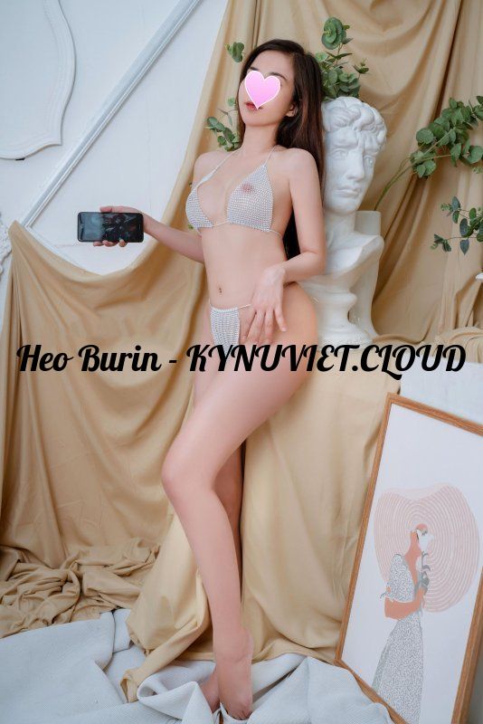 minh-anh-vu-non-mong-cong-gap-la-me-chich-cuc-phe-1604379-original.jpg
