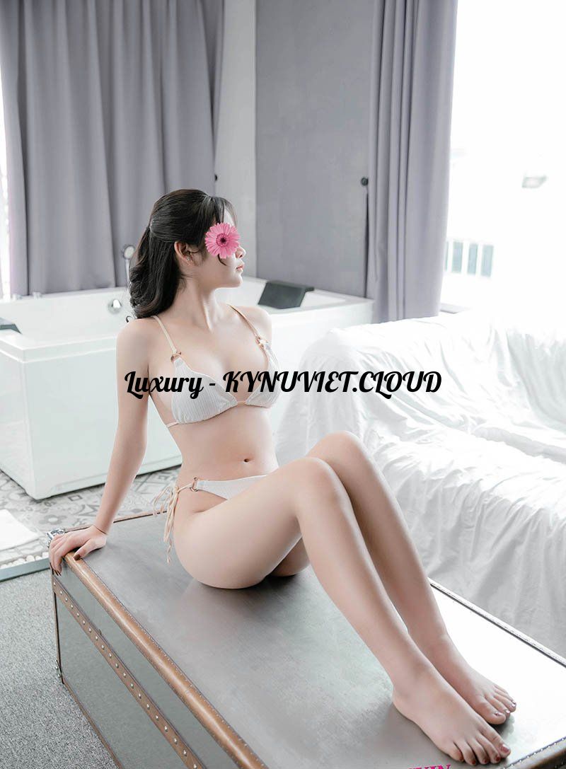 new-hot-thien-than-phuong-teen-gai-non-mon-mon-lan-dau-di-lam-2090138-original.jpg