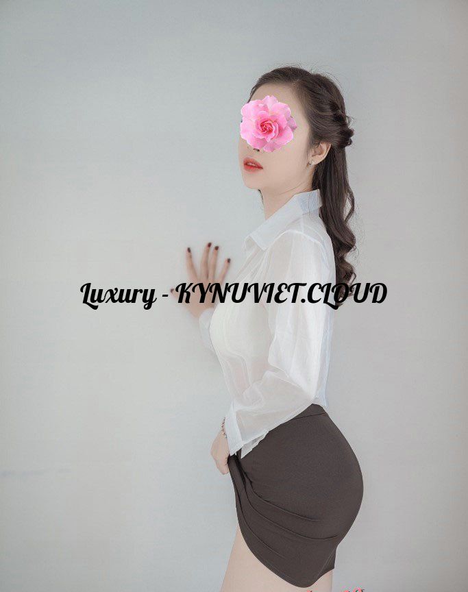 tieu-thu-an-an-ngot-ngao-thanh-thien-moc-mac-vo-cung-dang-yeu-1354734-original (1).jpg